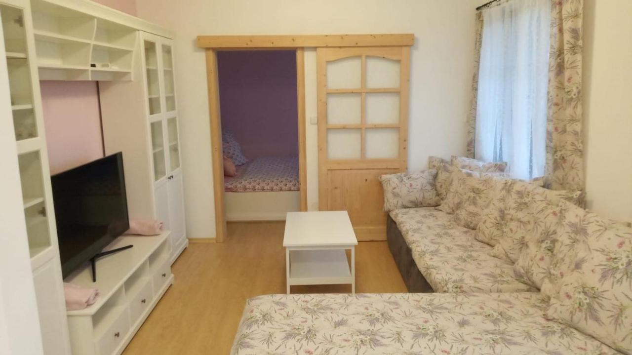Ve Skolce Apartment