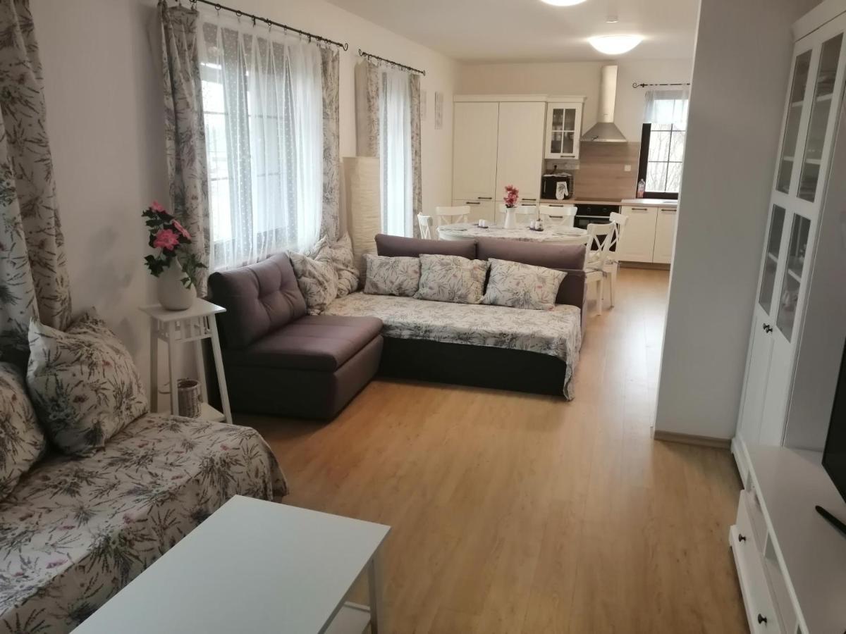 Ve Skolce Apartment