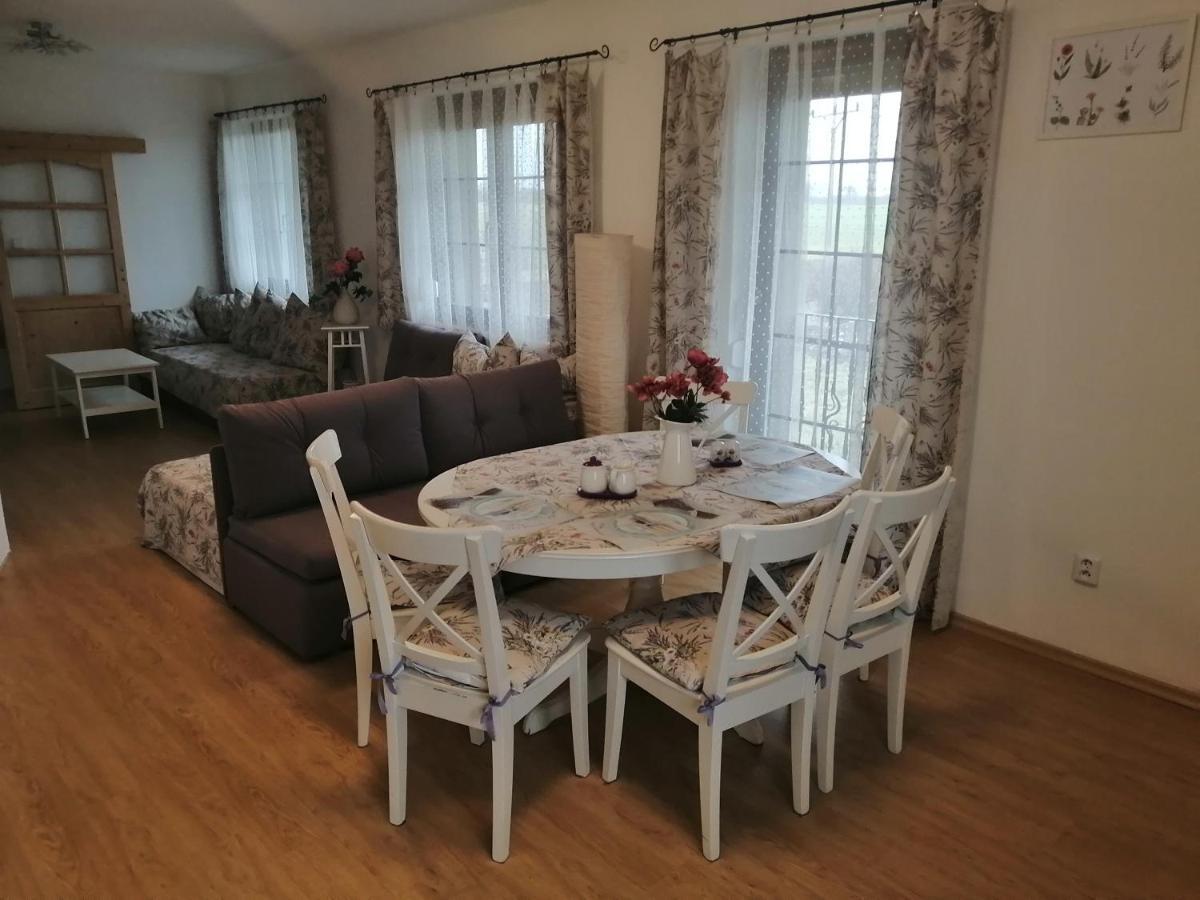 Ve Skolce Apartment